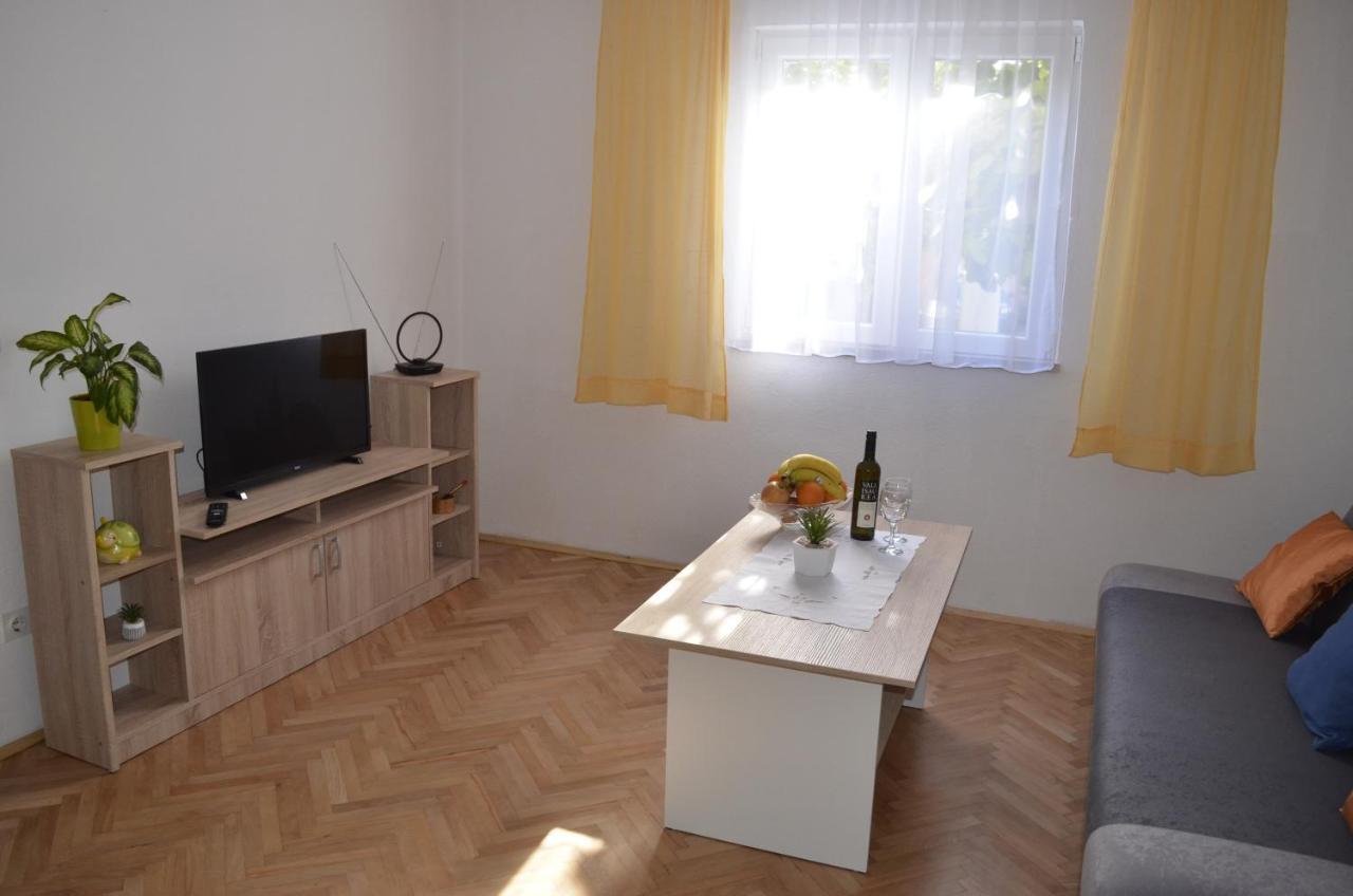 Apartment Ana Kaštel Sućurac Exteriör bild