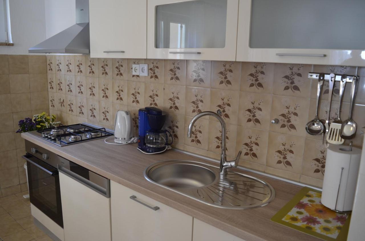 Apartment Ana Kaštel Sućurac Exteriör bild