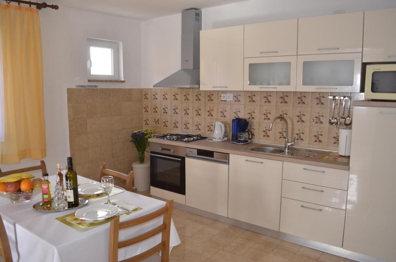Apartment Ana Kaštel Sućurac Exteriör bild