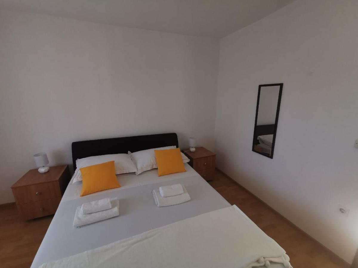 Apartment Ana Kaštel Sućurac Exteriör bild