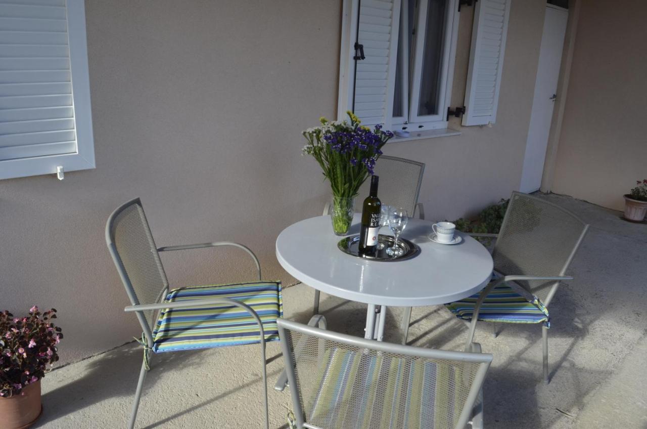 Apartment Ana Kaštel Sućurac Exteriör bild