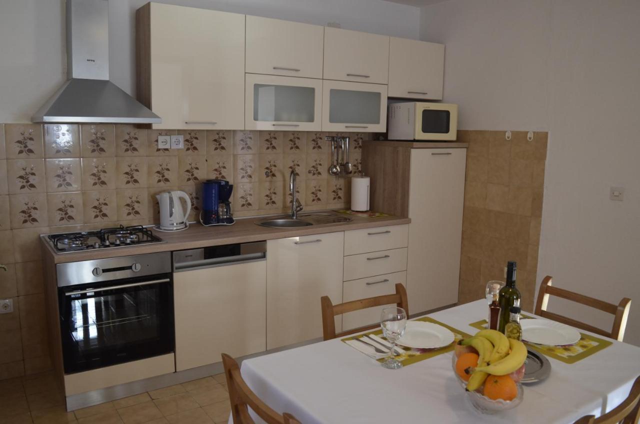 Apartment Ana Kaštel Sućurac Exteriör bild
