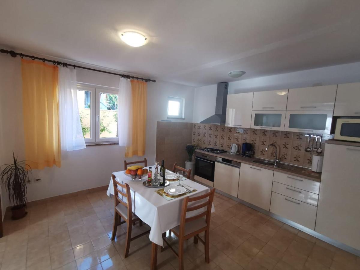 Apartment Ana Kaštel Sućurac Exteriör bild