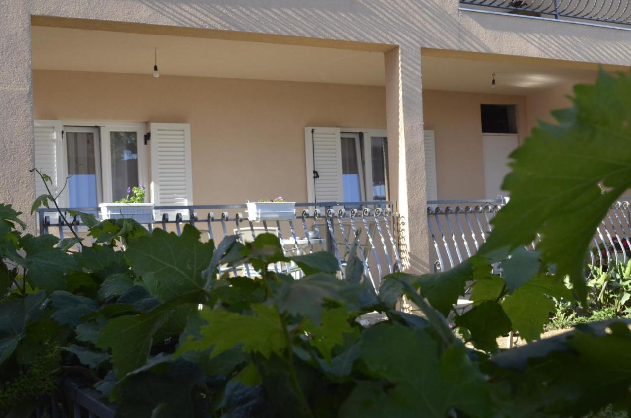 Apartment Ana Kaštel Sućurac Exteriör bild