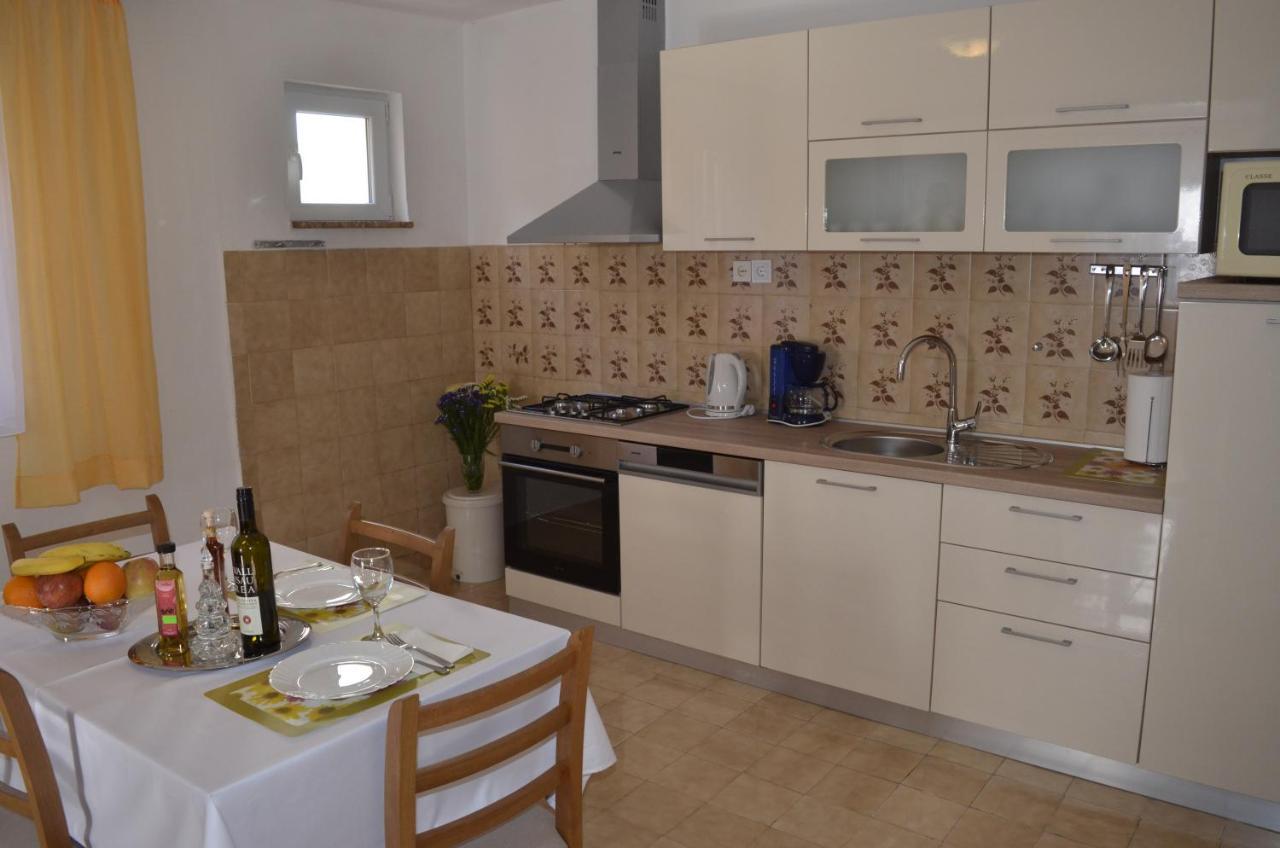 Apartment Ana Kaštel Sućurac Exteriör bild